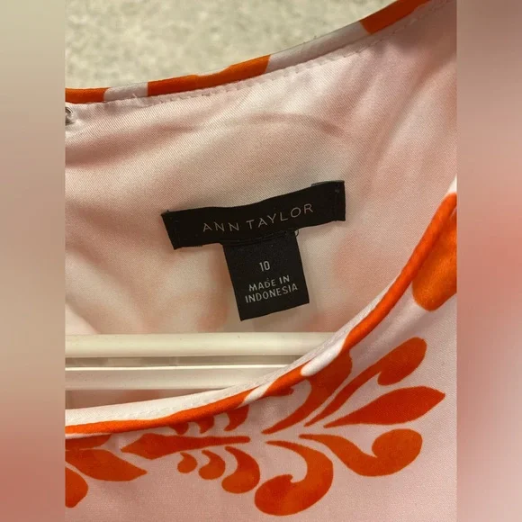 Ann Taylor sleeveless faux wrap knee length dress - Picture 2 of 3